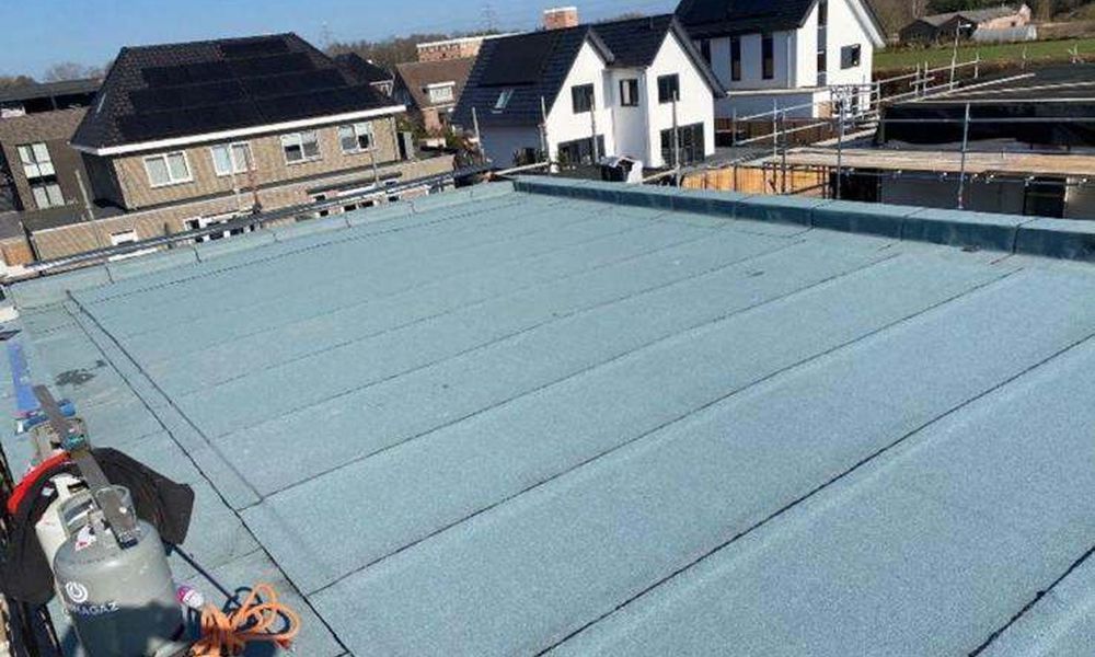 Nieuwe laag bitumen in Stein